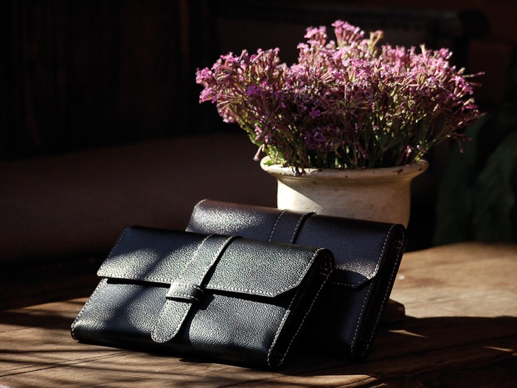 Portefeuille, porte-chéquier en cuir de Zébu, Maroquinerie Izaho Madagascar.jpg 5