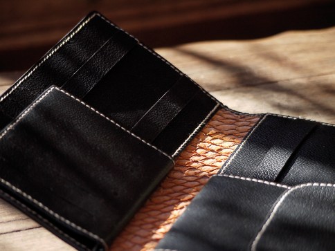 Portefeuille, porte-chéquier en cuir de Zébu, Maroquinerie Izaho Madagascar.jpg 6