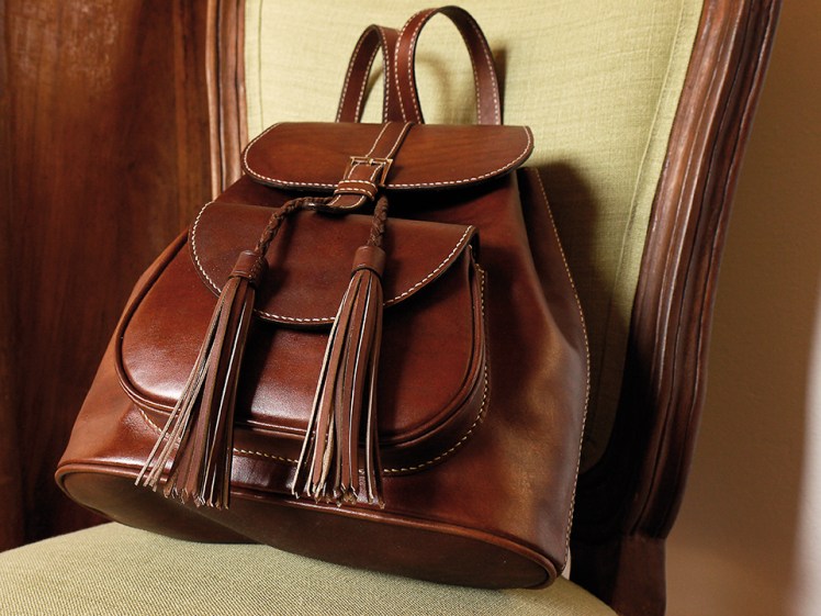 Sac à dos en cuir de zébu de madagascar, Maroquinerie IZAHO 2