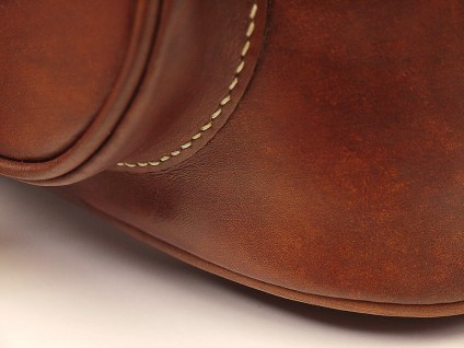 Sac à dos en cuir de zébu de madagascar, Maroquinerie IZAHO