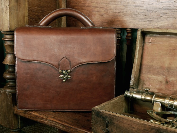 Artisanat madagascar Atelier de maroquinerie IZAHO 10